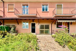 VILLA A SCHIERA A RODENGO SAIANO