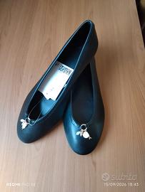 BALLERINE CLASSICHE H&M NERE CON CHARMS, NUOVE.