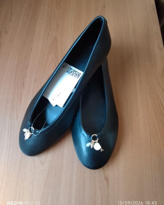 BALLERINE CLASSICHE H&M NERE CON CHARMS, NUOVE.