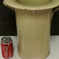 Antico vecchio vaso da notte ceramica pugliese