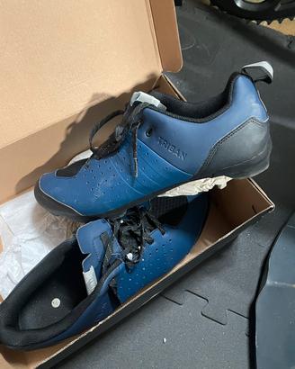 Scarpe triban e pedali