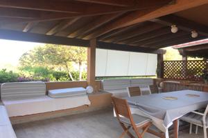 Bilocale al piano terra con ampio patio angolare e