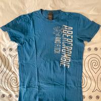 T-shirt Abercrombie & Fitch azzurra