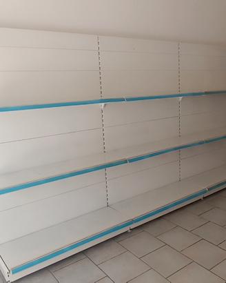 Scaffale negozio a parete