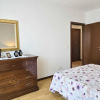 Arredo camera da letto in legno massello