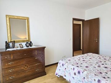 Arredo camera da letto in legno massello