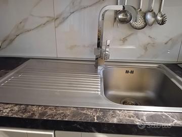 Lavandino con miscelatore