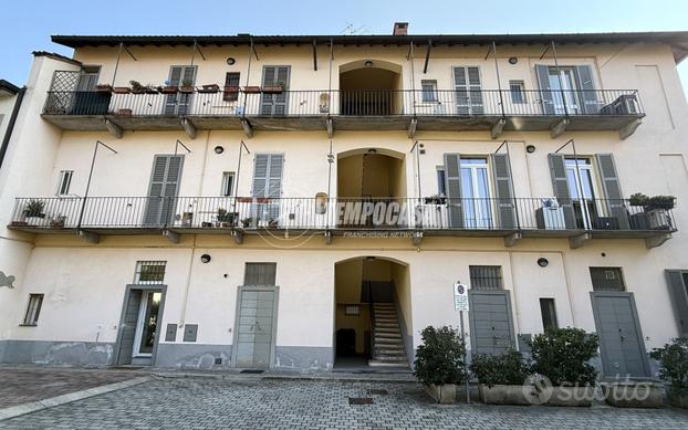 AMPIO BILOCALE A MONZA