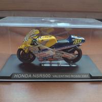 Modellino Honda NSR500 Valentino Rossi 2001