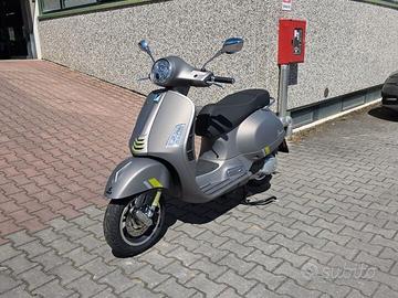 Vespa GTS 300 hpe Super Tech