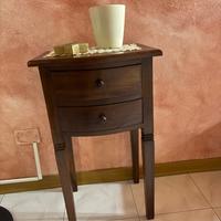 Comodino in legno massesso