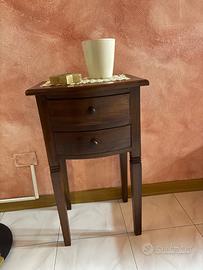 Comodino in legno massesso