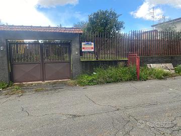 Terreno edificabile e deposito via Zancle Mascaluc