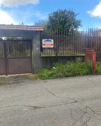 Terreno edificabile e deposito via Zancle Mascaluc