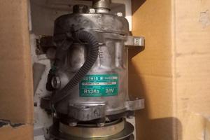 Radiatore e compressore aria condizionata