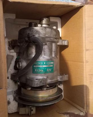 Radiatore e compressore aria condizionata