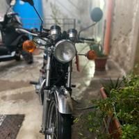 Kawasaki Z400 bicilindrica OHC del 1974.