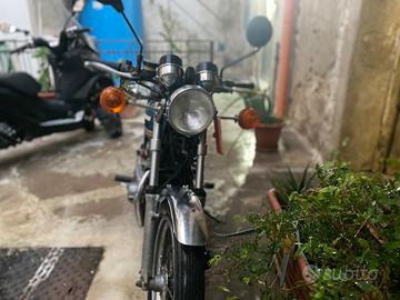 Kawasaki Z400 bicilindrica OHC del 1974.