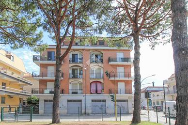 4 LOCALI A SAN BENEDETTO DEL TRONTO