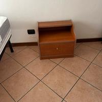 Comodini e cassettiera con specchio