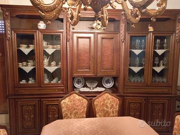 soggiorno completo di tavolo e sedie 