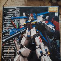 MSZ - 010- ZZ GUNDAM Master Grade Bandai
