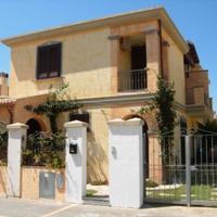 Villa con giardino e ampi loggiati