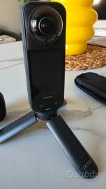 INSTA 360 X5 con accessori