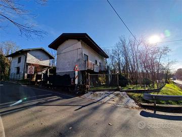 Due case indipendenti con ampio giardino e bosco