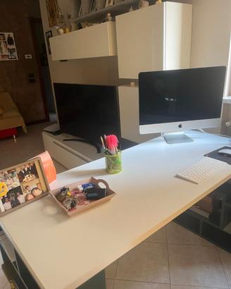 Scrivania + cappottiera  e libreria integrata