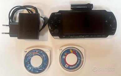PSP Sony 3004 + fotocamera + 2 giochi + accessori