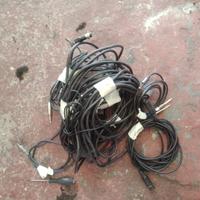 Mixer con amplificatore e casse con cablaggi