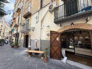 NEGOZIO A NAPOLI