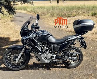 Honda XL 700 V Transalp con faretti aggiuntivi e t