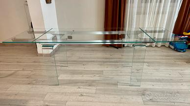 Tavolo in puro cristallo della RIFLESSI