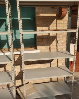 3 scaffalature in metallo