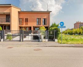 VILLA A SCHIERA A BOLLATE