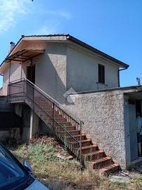 CASA SEMINDIPENDENTE A SAN VITO ROMANO