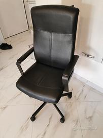 POLTRONA PELLE NERA COME NUOVA