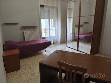 Un'ampia stanza singola per donne