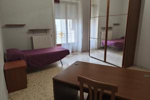 Un'ampia stanza singola per donne