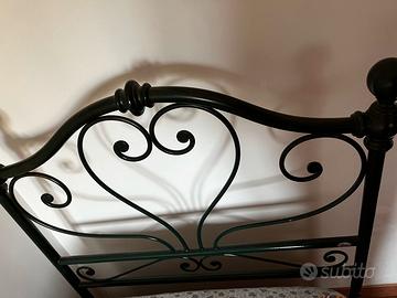 Letto Singolo in ferro battuto con comodino