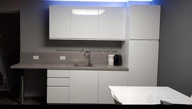 Cucina Praticamente Nuova +Tavolo e 4 Sedie