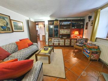 Villetta a schiera di 260 m² con più di 5 locali a
