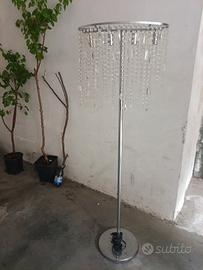 lampadario con gemme trasparenti pendenti