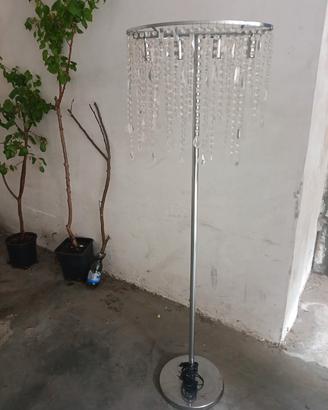 lampadario con gemme trasparenti pendenti