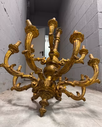 Lampadario fiorentino in legno dorato 12 luci