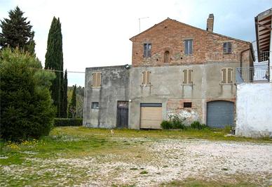 SOLUZIONE SINGOLA con TERRENO CIRCOSTANTE