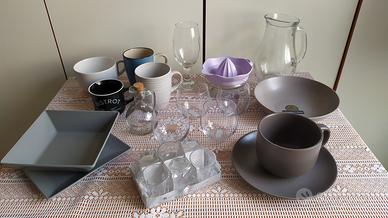 SET DI BICCHIERI E TAZZE