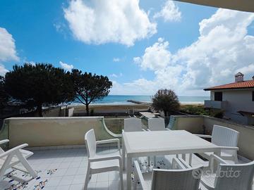 Villa sul mare "i delfini" piano primo